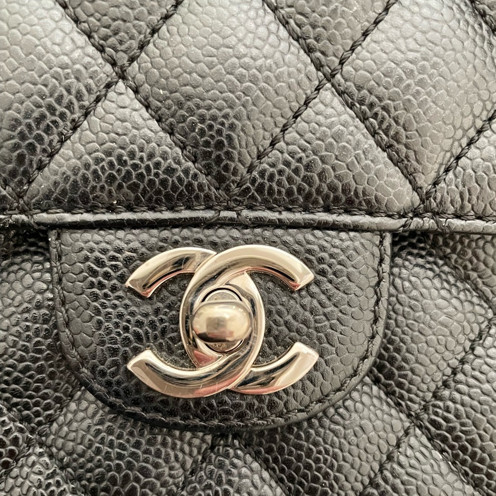 CHANEL Authentic East West single flap quilted, silver tone chain. Caviar. - Picture 4 of 9